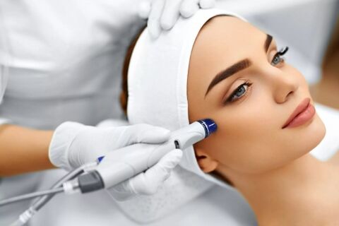 Facial skin rejuvenation using laser device